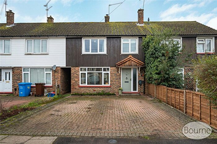 3 Bedroom Terraced House For Sale In Chestnut Avenue, Aldershot, Hampshire, GU12
