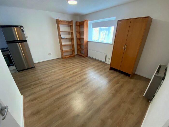 1 Bedroom Flat To Rent In Burrell Close, Edgware, Middlesex, HA8