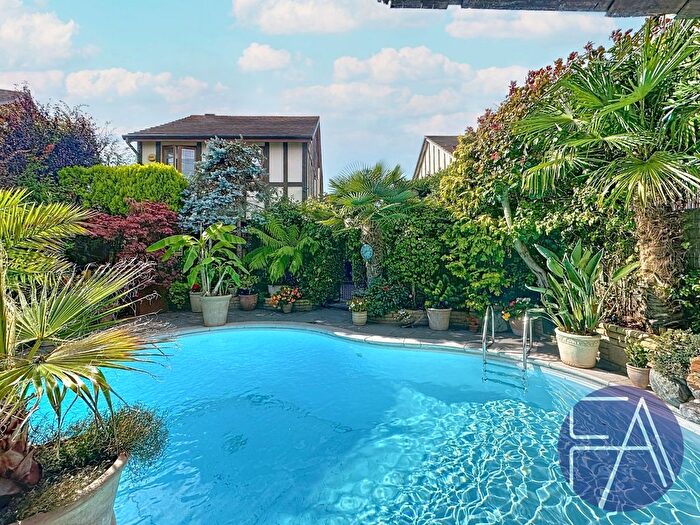 3 Bedroom Detached House For Sale In Thornbeck Avenue, Hightown, Liverpool, Merseyside, L38