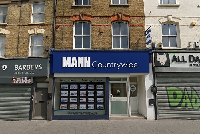 4 Bedroom Flat To Rent In High Street, Chatham., ME4