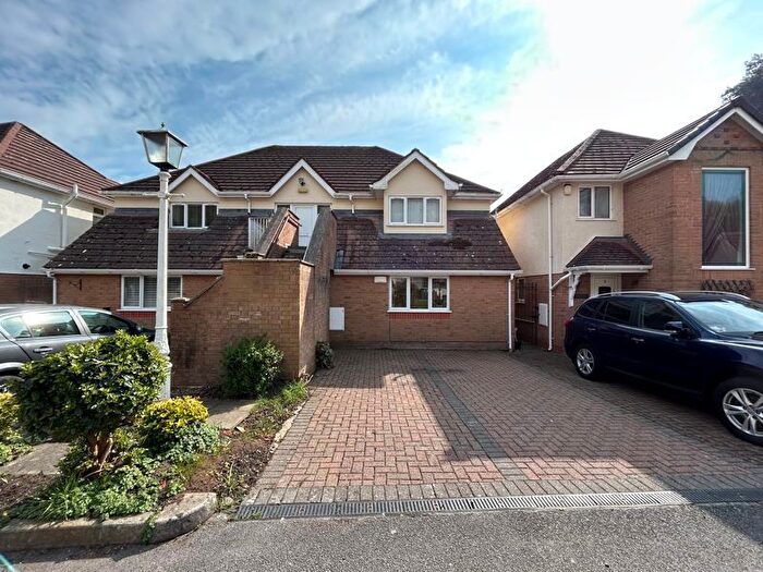 2 Bedroom Flat For Sale In Cei'r Porthmon, Tal-Y-Cafn, Colwyn Bay, LL28