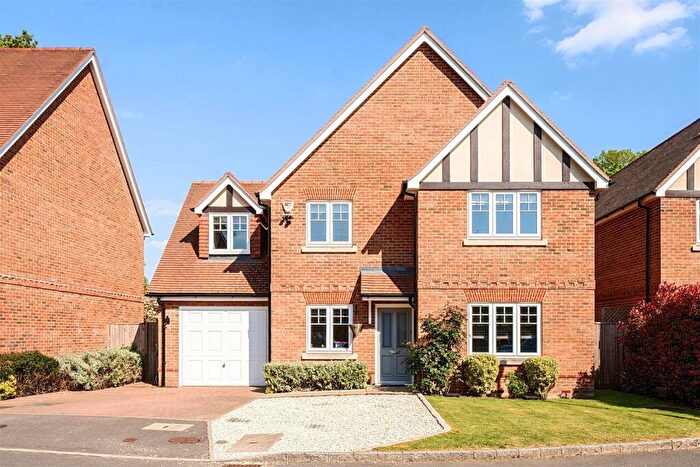 4 Bedroom Detached House For Sale In Oak Apples Drive, Crowthorne, Berkshire, RG45