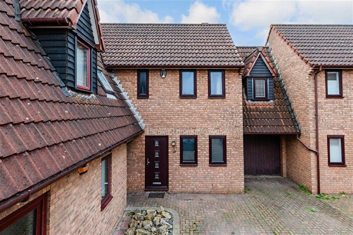 4 Bedroom Semi-Detached House For Sale In Pelham Road, Gravesend, Kent, DA11