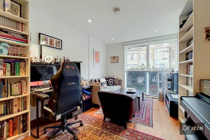 1 Bedroom Flat To Rent In Beaufort Court, Maygrove Road, London, NW6