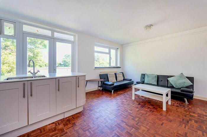 2 Bedroom Flat To Rent In Walter Court, Acton, London, W3