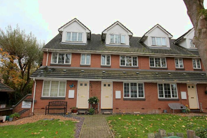 1 Bedroom Flat To Rent In The Croft, Friday Hill, Chingford, E4