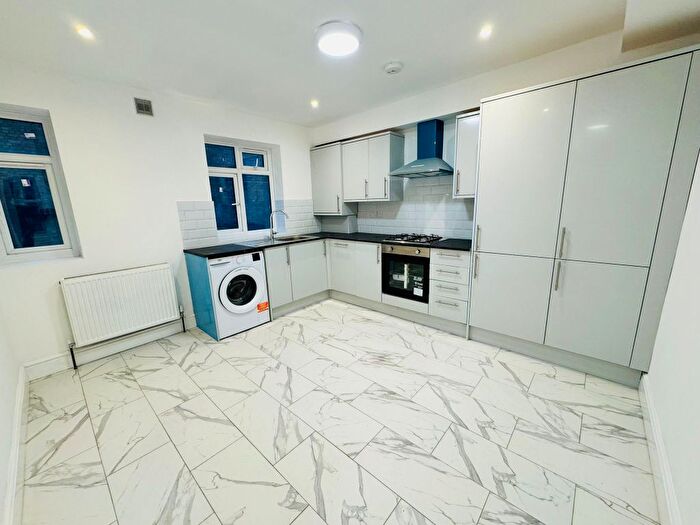 2 Bedroom Flat To Rent In High Street, Beckenham, BR3