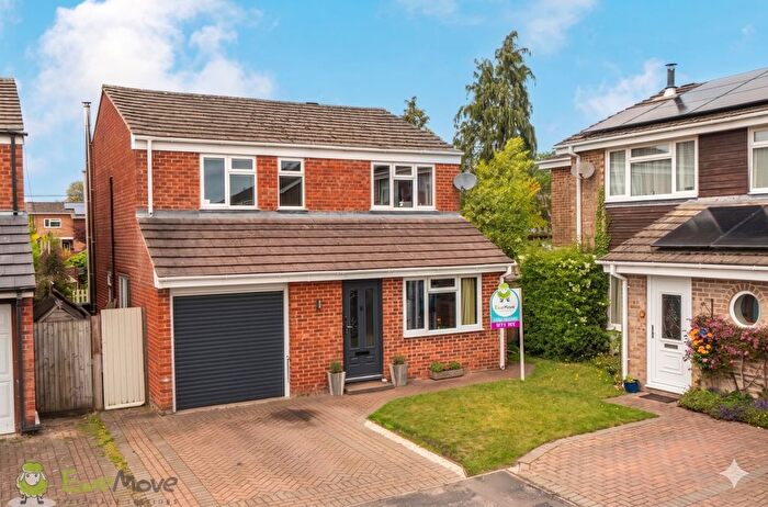 4 Bedroom Detached House For Sale In Oakfield Road, Pamber Heath, Tadley, Hampshire, RG26