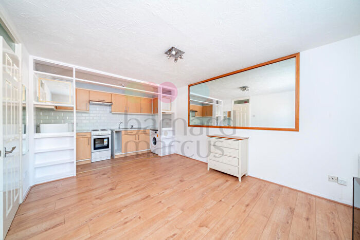 Studio To Rent In Laburnum Close, Poplar Grove, New Southgate, N11
