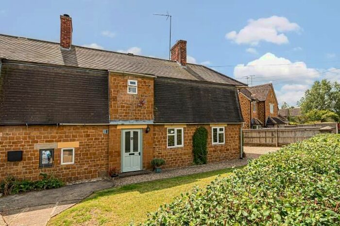 3 Bedroom Semi-Detached House For Sale In Barford St. Michael, Oxfordshire, OX15