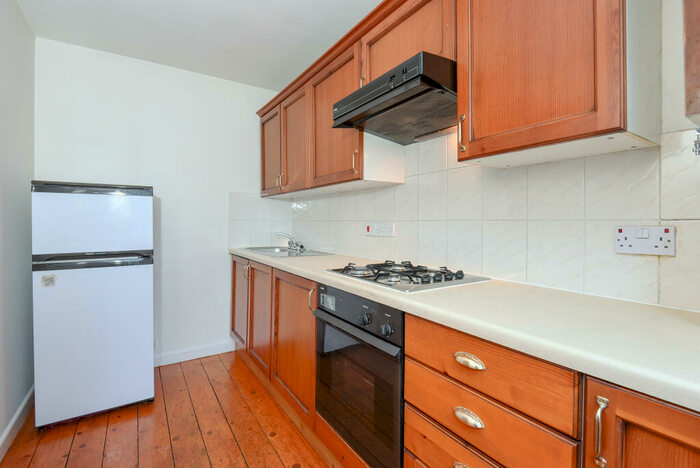 2 Bedroom Apartment To Rent In South Woodford, E18