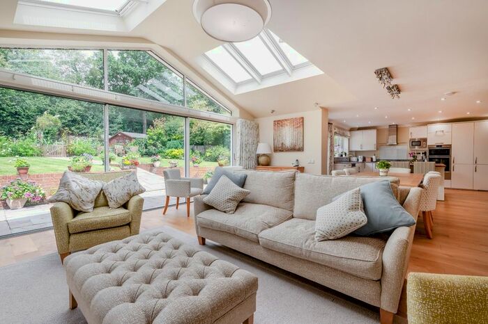 5 Bedroom Detached House For Sale In Meadway, Harpenden, Hertfordshire, AL5