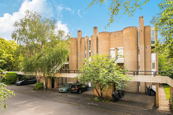 2 Bedroom Maisonette For Sale In Apex Close, Beckenham, BR3