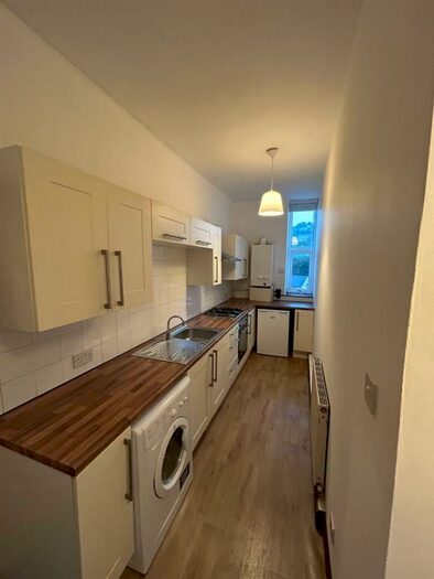 2 Bedroom Flat To Rent In Wakefield Road, Sowerby Bridge, HX6