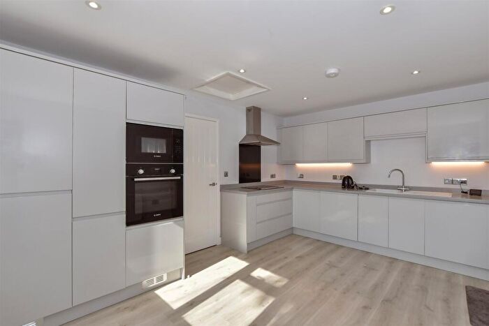2 Bedroom Detached Bungalow For Sale In Stanhope Close, Maidstone, Kent, ME14