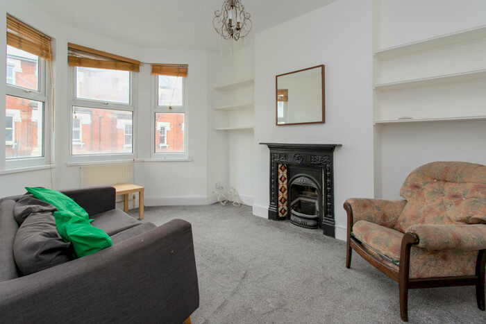 2 Bedroom Flat To Rent In Ulverstone Road, West Norwood, SE27