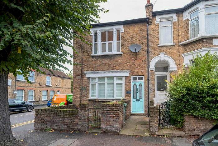 2 Bedroom Flat For Sale In Raglan Road, Walthamstow, E17