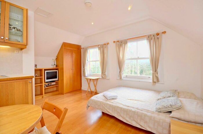 Studio To Rent In Finchley Road, Hampstead, London, NW3