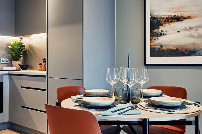 2 Bedroom Flat To Rent In Clyde Place, Glasgow, G5