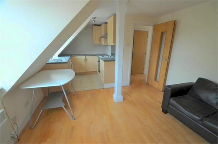 1 Bedroom Flat To Rent In Daws Lane, Mill Hill, NW7