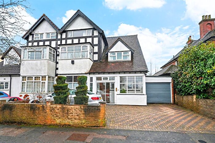 6 Bedroom Semi Detached House For Sale In Poplar Avenue, Edgbaston, Birmingham, B17