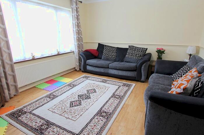 2 Bedroom Flat To Rent In Trevor Close, Northolt UB5