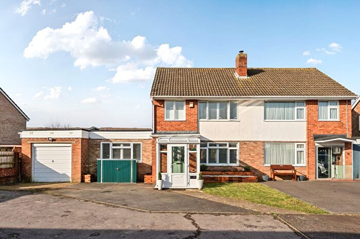 4 Bedroom Semi Detached House For Sale In Glenwood Road, Emsworth, PO10