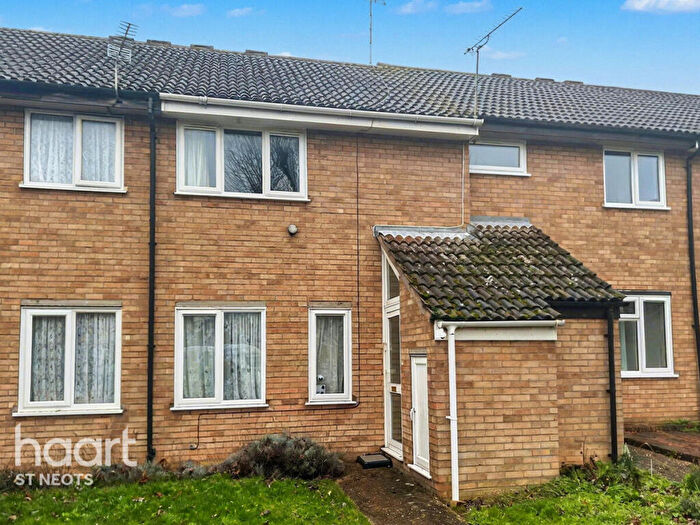 3 Bedroom Terraced House For Sale In Kings Gardens, Huntingdon, PE29
