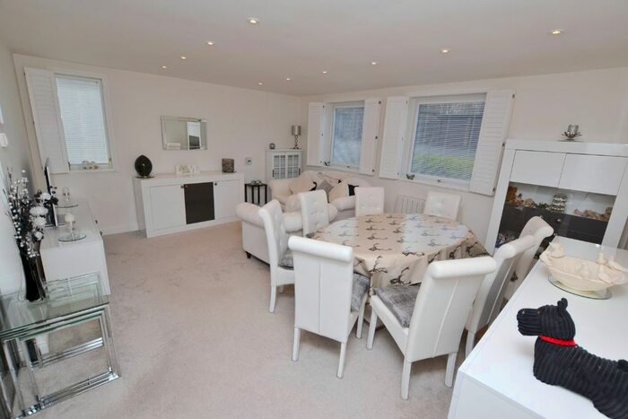 2 Bedroom Flat To Rent In Priory Road, Malvern WR14