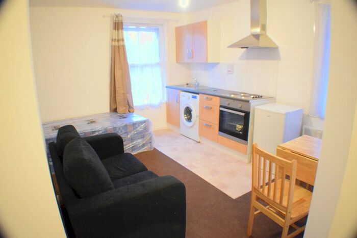 Studio To Rent In Birchanger Road, South Norwood, SE25