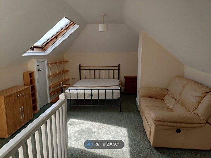 Studio To Rent In East St, Salisbury, SP2