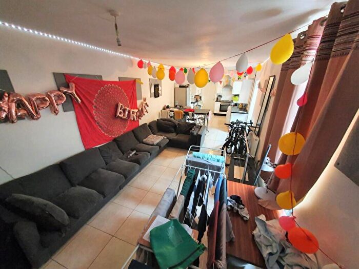 1 Bedroom House To Rent In Ruthin Gardens (Rooms), Cathays, CF24