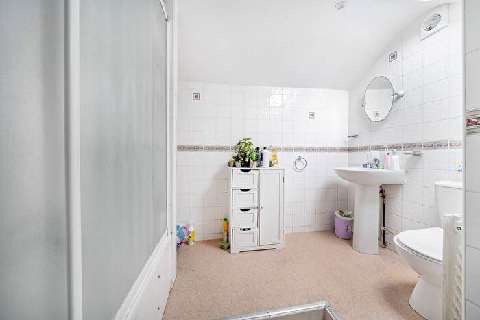 4 Bedroom Terraced House To Rent In Beecroft Road, Brockley, London, SE4