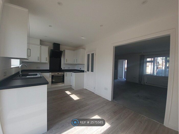 3 Bedroom Semi-Detached House To Rent In Randolph Avenue, Bristol, BS13