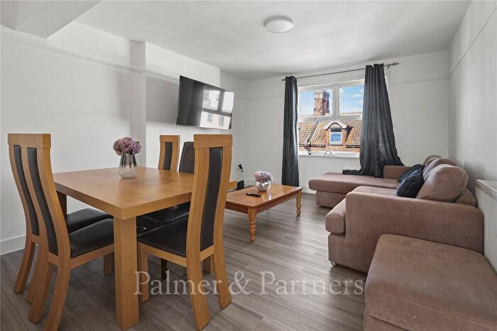 2 Bedroom Flat To Rent In Colne Road, Clacton-On-Sea, Essex, CO15