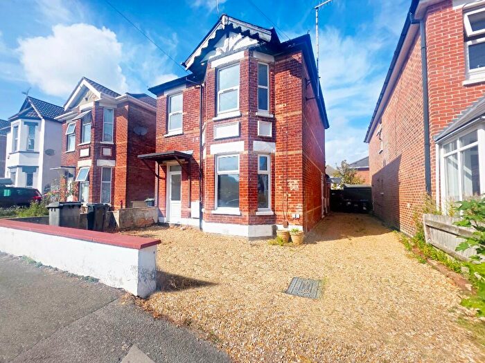 2 Bedroom Flat For Sale In Kings Road, Charminster, Bournemouth, Dorset, BH3