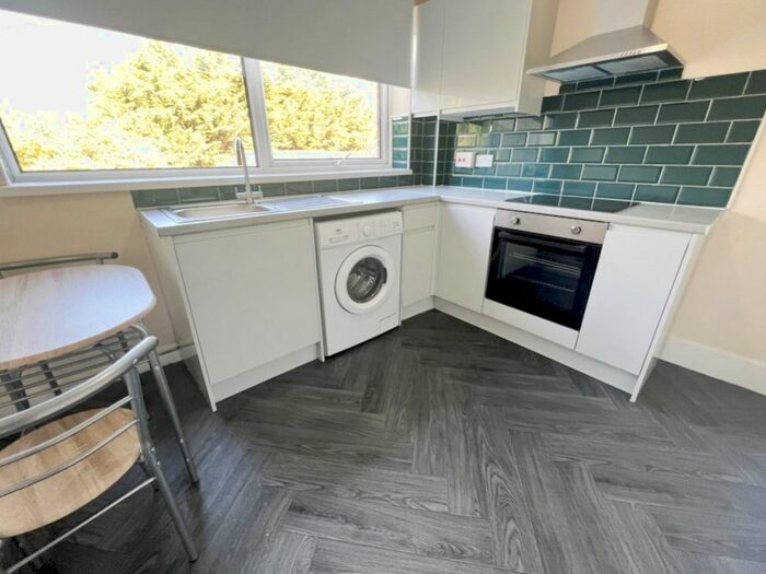 1 Bedroom Flat To Rent In Ronald Park Avenue, Westcliff-On-Sea, SS0