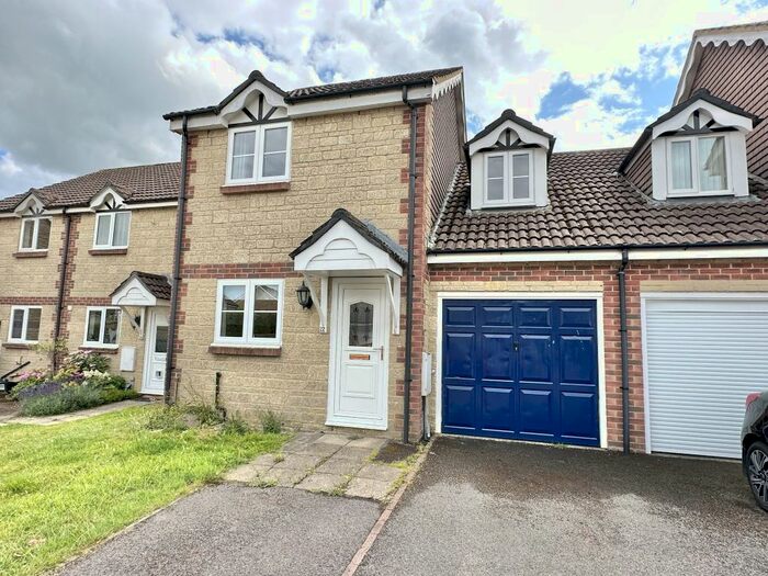 3 Bedroom Semi-Detached House To Rent In Saunters Close, Wincanton, BA9