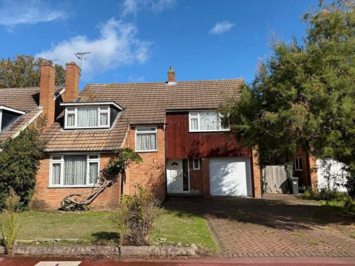 3 Bedroom Detached House For Sale In Longleat Way, Bedfont, TW14