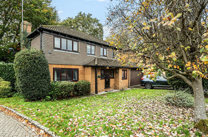 4 Bedroom Detached House For Sale In Pans Gardens, Camberley, Surrey, GU15