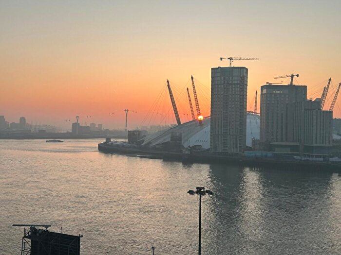 3 Bedroom Flat For Sale In Yablsey Street London, E14