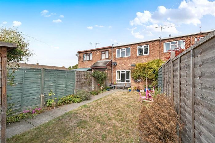 3 Bedroom Terraced House For Sale In Caleta Close, Caversham, Reading, RG4