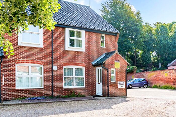 1 Bedroom Maisonette For Sale In Old Bakery Court, Coltishall, NR12