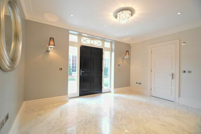 3 Bedroom Detached House To Rent In Warreners Lane, Weybridge, KT13