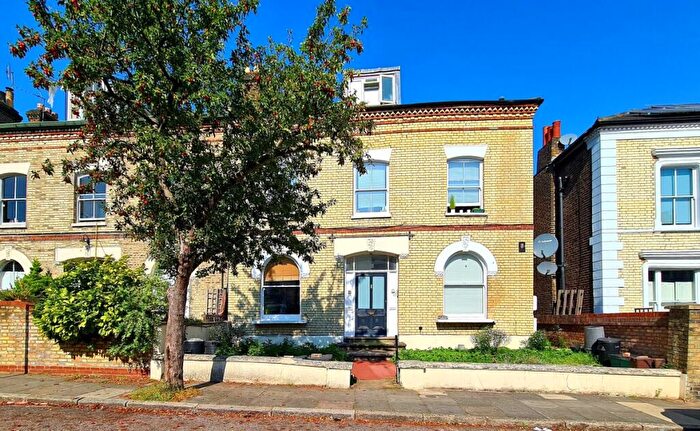 1 Bedroom Flat To Rent In Beacon Hill, N7