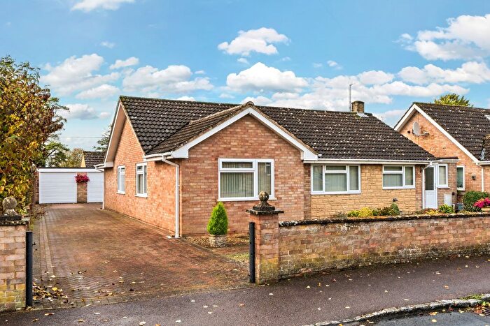 3 Bedroom Detached Bungalow For Sale In Burswin Road, Carterton, Oxfordshire, OX18