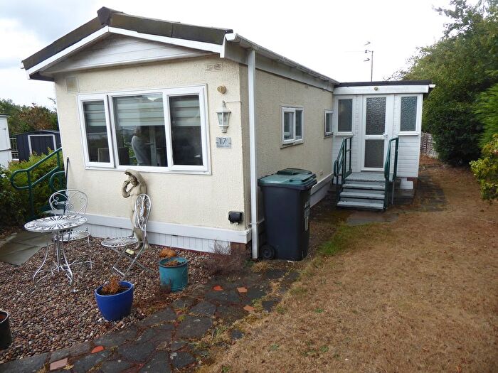 1 Bedroom Mobile/park Home For Sale In Newlands Park, Bedmond Road, Bedmond, Abbots Langley, WD5