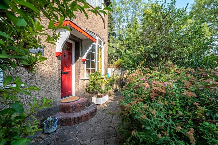 3 Bedroom Detached House For Sale In Watling Street, Bletchley, Milton Keynes, Buckinghamshire, MK2