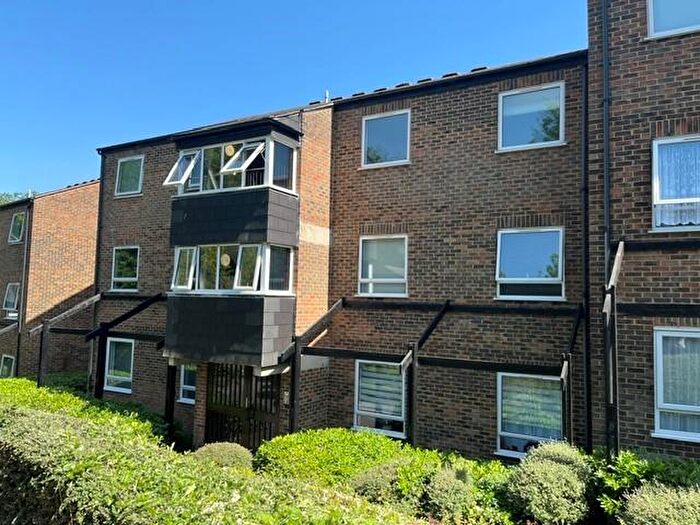 2 Bedroom Apartment For Sale In Lance Croft, New Ash Green, DA3