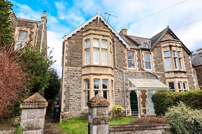 2 Bedroom Flat For Sale In Queens Road, Clevedon, BS21